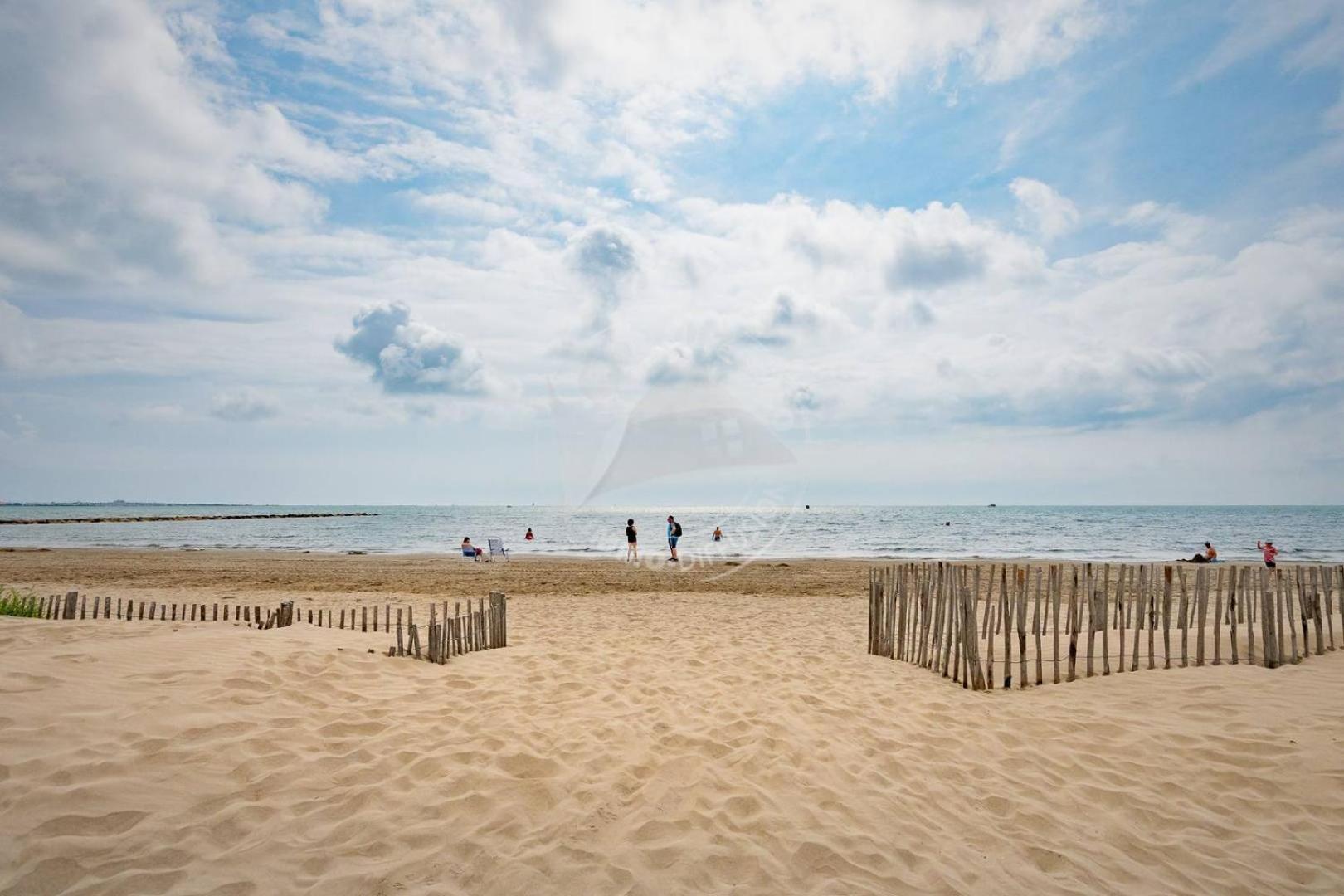 As17378 - P4 Dans Une Residence Sur La Plage Avec Vue Mer Et Piscine Le Grau-du-Roi Exterior photo